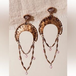 nwot free people miriam dangle Earrings in gold & rose quartz